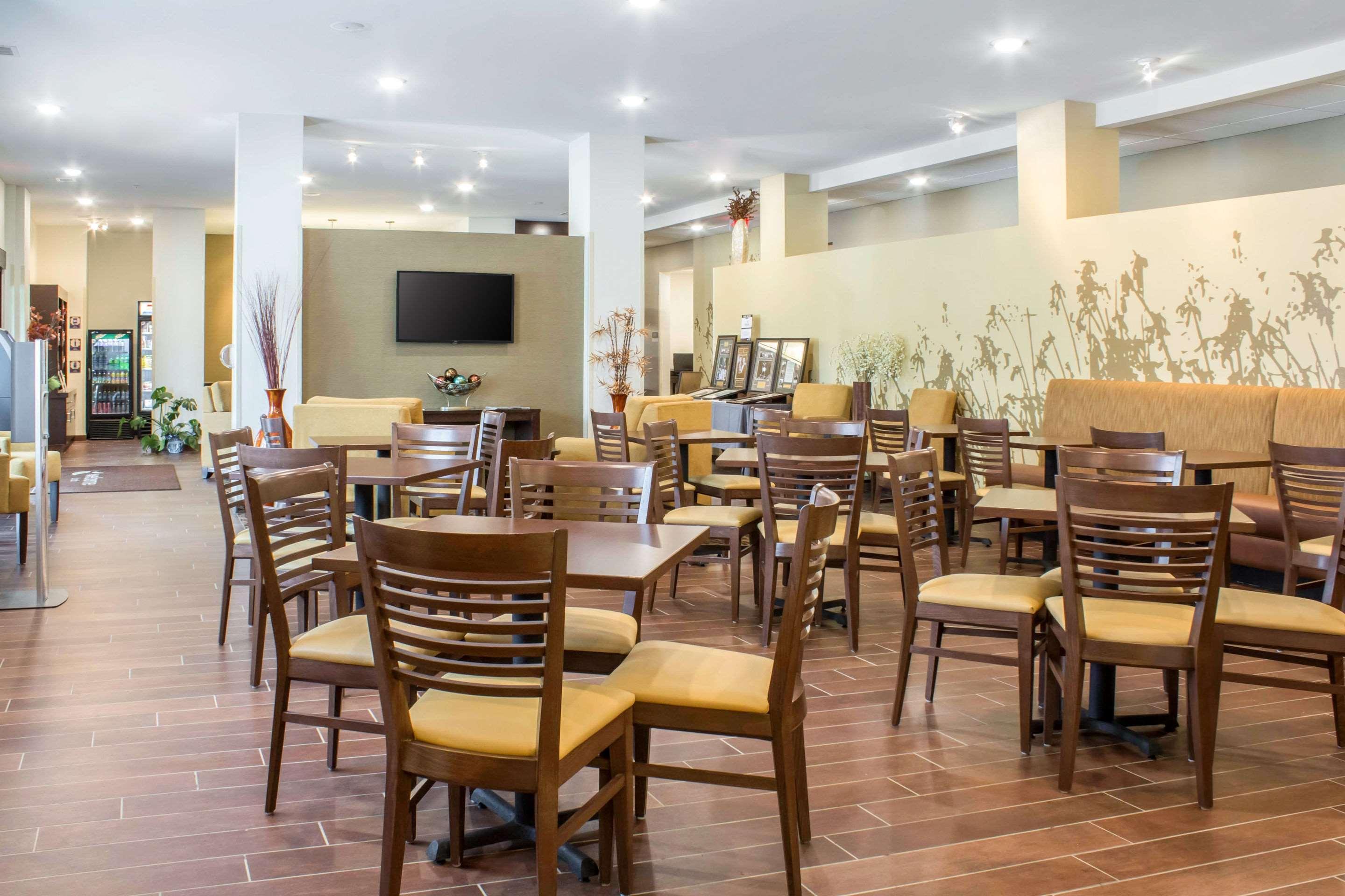 Sleep Inn & Suites Lincoln University Area Bagian luar foto