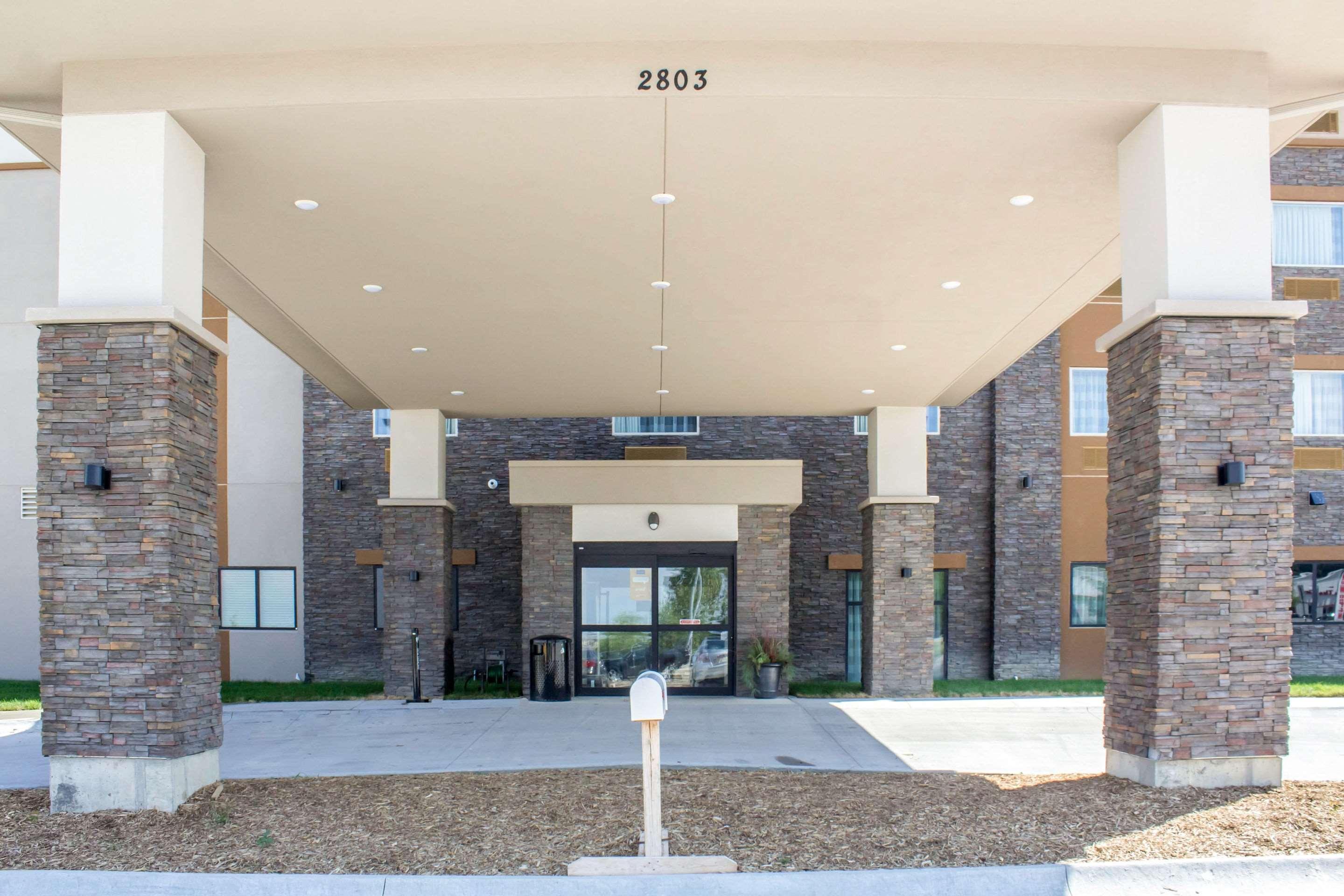 Sleep Inn & Suites Lincoln University Area Bagian luar foto