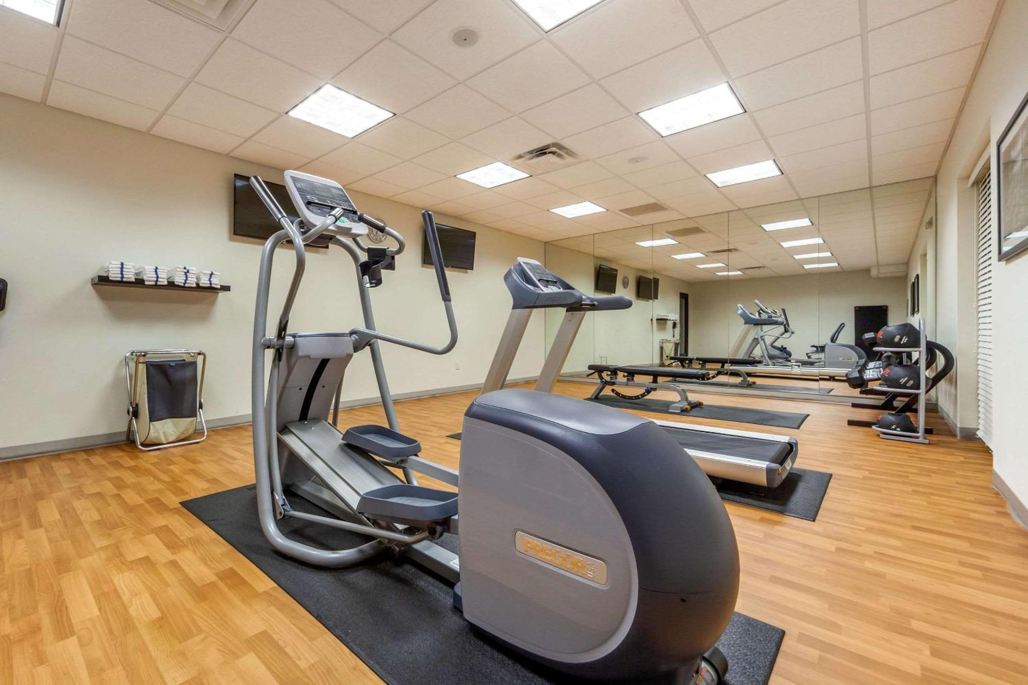Sleep Inn & Suites Lincoln University Area Bagian luar foto