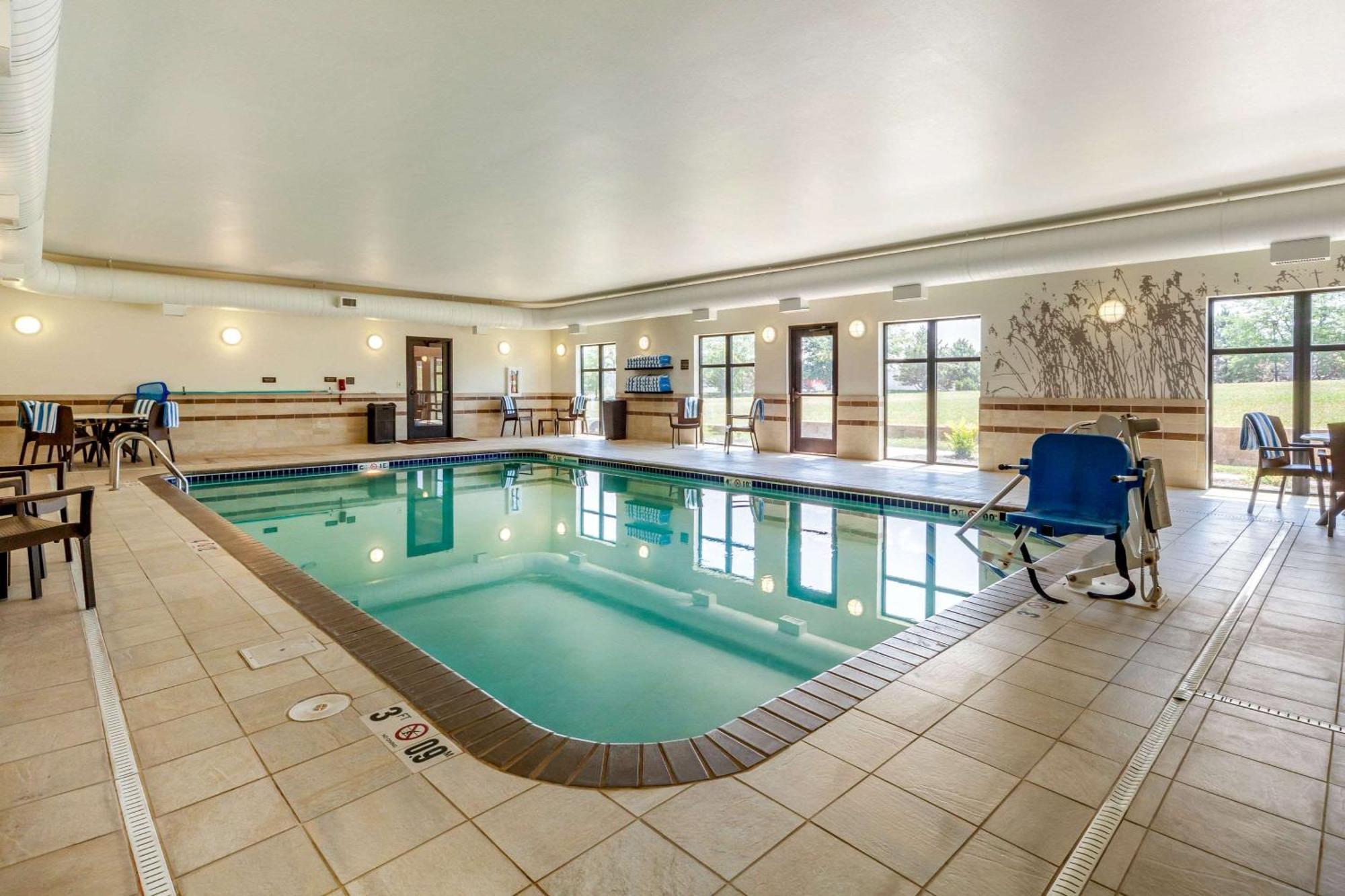Sleep Inn & Suites Lincoln University Area Bagian luar foto
