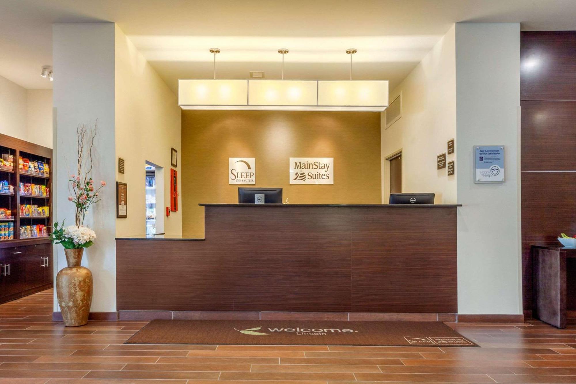 Sleep Inn & Suites Lincoln University Area Bagian luar foto