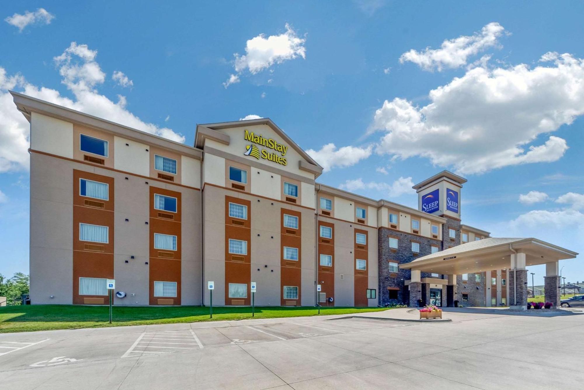 Sleep Inn & Suites Lincoln University Area Bagian luar foto